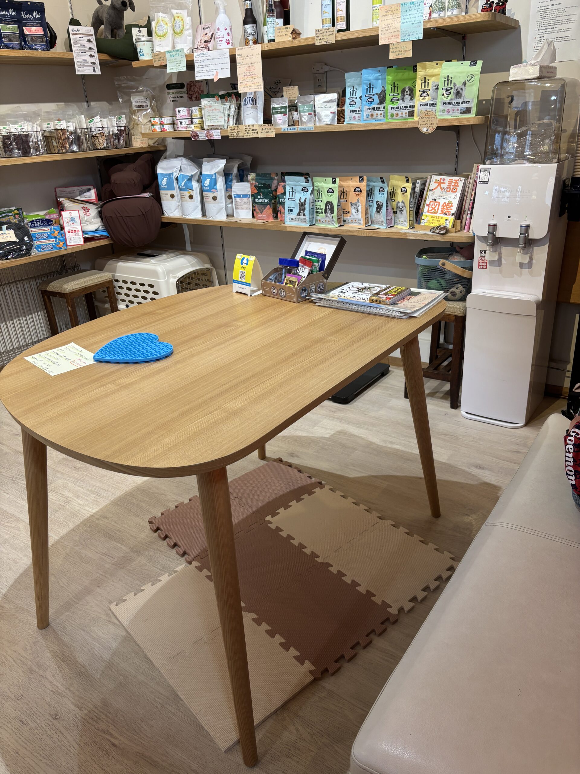 店内の物販コーナーの様子
